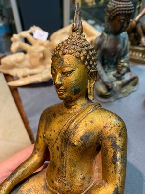 Five Asian sculptures in alabaster, bronze and brass, 19/20th C. — 照片 3