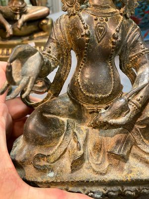 Five Asian sculptures in alabaster, bronze and brass, 19/20th C. — 照片 9