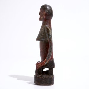 Five baskets, a polychrome wood figure, a pipe and a crucifix necklace, D.R. Congo, 1st half 20th C. — photo 15