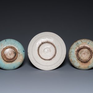 Five blue and white and polychrome Islamic pottery dishes, Qajar, Persia, 19th C. — 照片 3