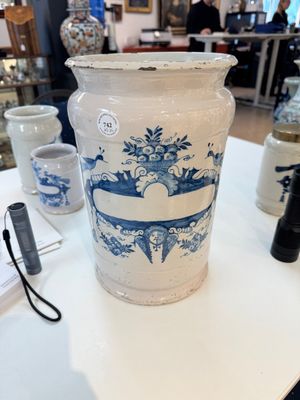 Five blue and white Dutch Delft albarello-type apothecary jars, 18th C. — photo 1