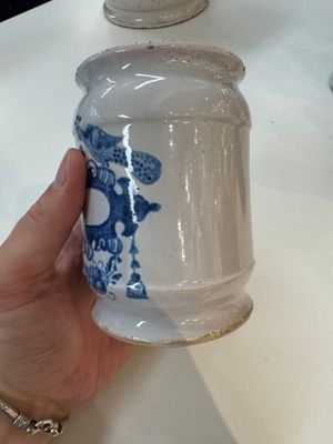 Five blue and white Dutch Delft albarello-type apothecary jars, 18th C. — photo 18