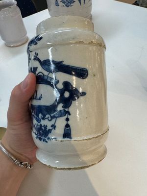 Five blue and white Dutch Delft albarello-type apothecary jars, 18th C. — photo 25