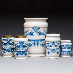 Five blue and white Dutch Delft albarello-type apothecary jars, 18th C. — photo 1