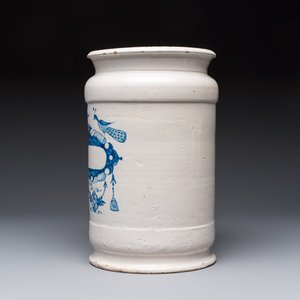 Five blue and white Dutch Delft albarello-type apothecary jars, 18th C. — photo 15