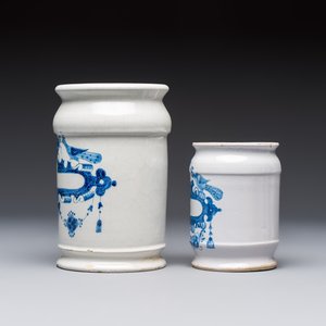 Five blue and white Dutch Delft albarello-type apothecary jars, 18th C. — photo 9
