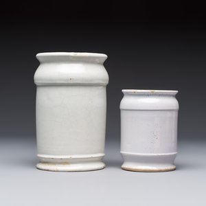 Five blue and white Dutch Delft albarello-type apothecary jars, 18th C. — photo 10