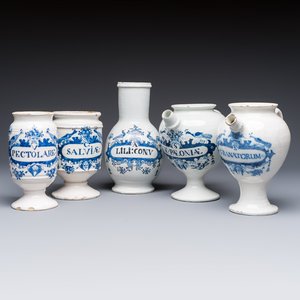 Five blue and white Dutch Delft and Brussels faience drug jars, 18th C. — photo 1
