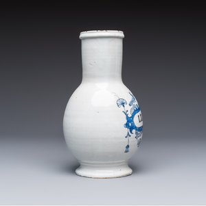 Five blue and white Dutch Delft and Brussels faience drug jars, 18th C. — photo 11