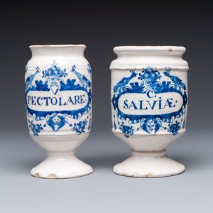 Five blue and white Dutch Delft and Brussels faience drug jars, 18th C. — photo 14