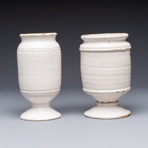 Five blue and white Dutch Delft and Brussels faience drug jars, 18th C. — photo 16