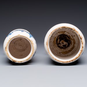 Five blue and white Dutch Delft and Brussels faience drug jars, 18th C. — photo 18