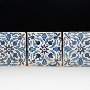 Five blue and white Dutch Delft tiles with floral design, 17th C. — 照片 2