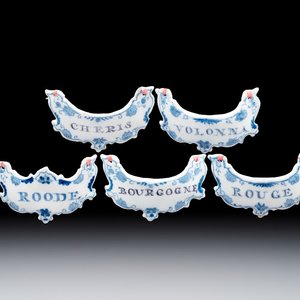 Five blue and white Dutch Delft 'Wine' labels, 18th C. — photo 1
