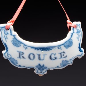 Five blue and white Dutch Delft 'Wine' labels, 18th C. — photo 4