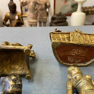 Five bronze figures, India, Japan and Tibet, 19/20th C. — photo 11