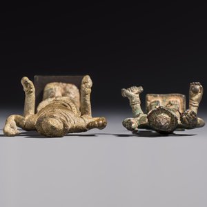 Five bronze figures of divinities, probably Cambodia, 12/13th C. — foto 12