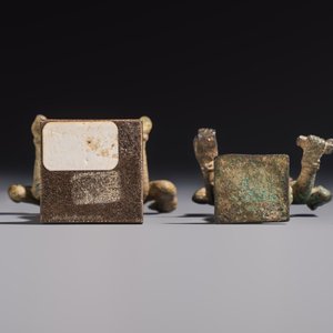Five bronze figures of divinities, probably Cambodia, 12/13th C. — foto 13