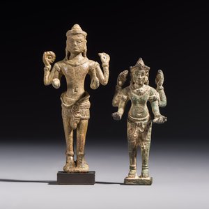 Five bronze figures of divinities, probably Cambodia, 12/13th C. — foto 8