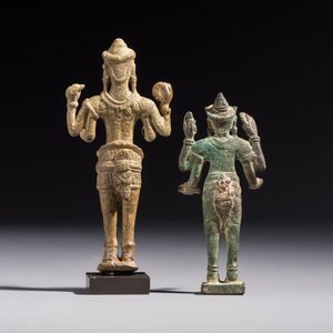 Five bronze figures of divinities, probably Cambodia, 12/13th C. — foto 10