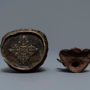 Five bronze votive Buddhist objects, Tibet and Nepal, 18/19th C. — 照片 25