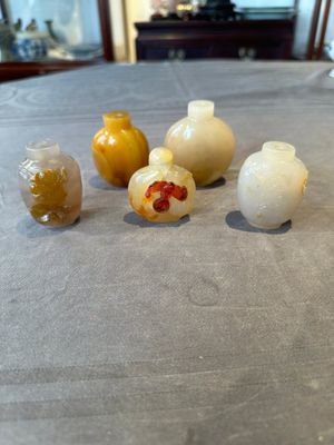 Five Chinese agate snuff bottles, 19/20th C. — foto 1