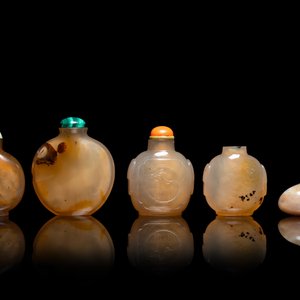 Five Chinese agate snuff bottles, 19th C. — photo 2