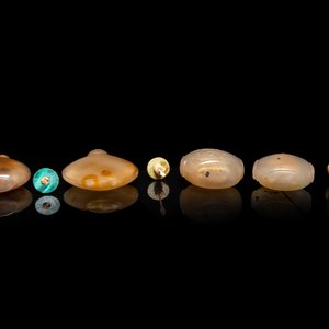Five Chinese agate snuff bottles, 19th C. — photo 7