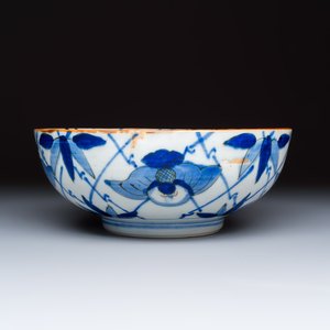 Five Chinese and Japanese blue and white wares and a cloisonné vase — foto 21