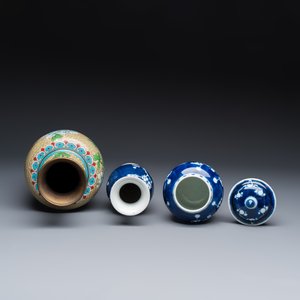 Five Chinese and Japanese blue and white wares and a cloisonné vase — foto 6