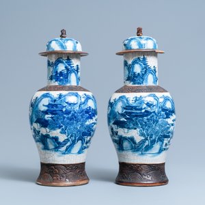 Five Chinese blue and white and famille rose vases, 19th C. — 照片 2