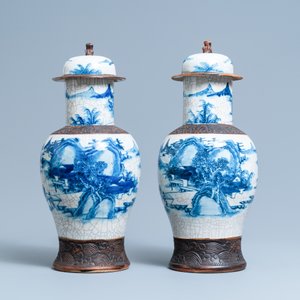 Five Chinese blue and white and famille rose vases, 19th C. — 照片 4