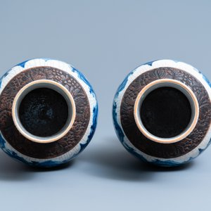 Five Chinese blue and white and famille rose vases, 19th C. — 照片 6