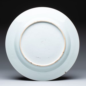 Five Chinese blue and white 'birds and flowers' and 'peony scroll' plates and dishes, 18/19th C. — 照片 3