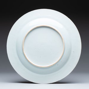 Five Chinese blue and white 'birds and flowers' and 'peony scroll' plates and dishes, 18/19th C. — 照片 9