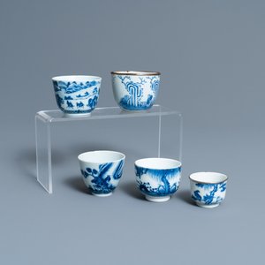 Five Chinese blue and white 'Bleu de Hue' cups for the Vietnamese market, 19th C. — 照片 1