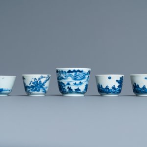 Five Chinese blue and white 'Bleu de Hue' cups for the Vietnamese market, 19th C. — 照片 2