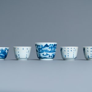 Five Chinese blue and white 'Bleu de Hue' cups for the Vietnamese market, 19th C. — 照片 4