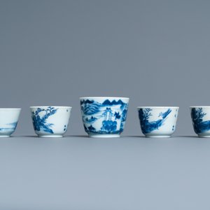 Five Chinese blue and white 'Bleu de Hue' cups for the Vietnamese market, 19th C. — 照片 5