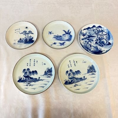 Five Chinese blue and white 'Bleu de Hue' 'Riverscape' plates — photo 1