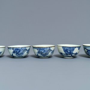 Five Chinese blue and white 'Bleu de Hue' Vietnamese market bowls, Nei Fu marks, 19th C. — photo 1