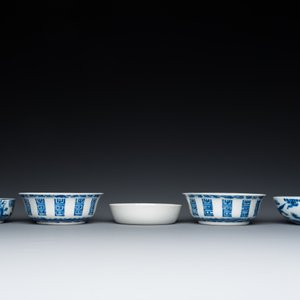 Five Chinese blue and white bowls, 19/20th C. — photo 5