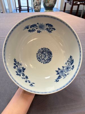 Five Chinese blue and white bowls, Kangxi and later — 照片 5