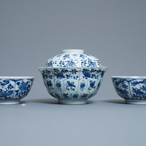Five Chinese blue and white bowls, Kangxi/Yongzheng — photo 4