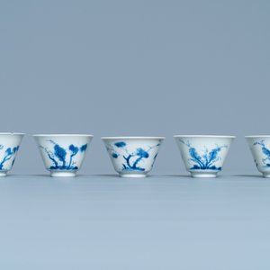 Five Chinese blue and white cups and saucers, Chenghua mark, Kangxi — photo 5