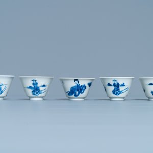 Five Chinese blue and white cups and saucers, Chenghua mark, Kangxi — photo 7