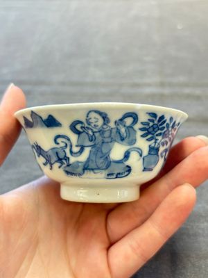Five Chinese blue and white cups and saucers, Kangxi mark, 19th C. — 照片 19