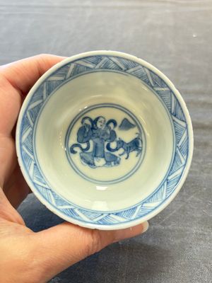 Five Chinese blue and white cups and saucers, Kangxi mark, 19th C. — 照片 21
