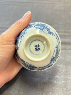 Five Chinese blue and white cups and saucers, Kangxi mark, 19th C. — 照片 28