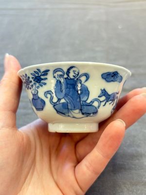 Five Chinese blue and white cups and saucers, Kangxi mark, 19th C. — 照片 30
